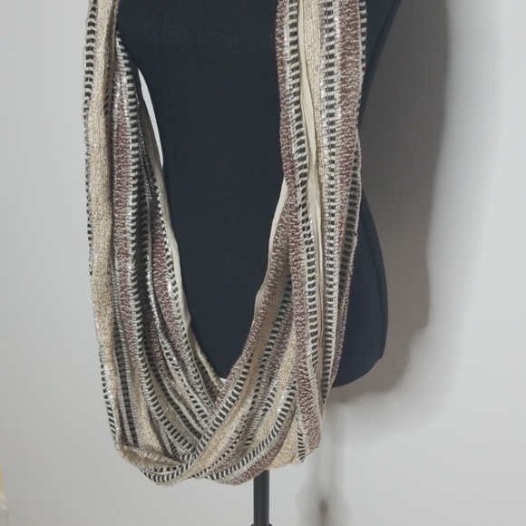 Wrap around scarf - Picture 4 of 5